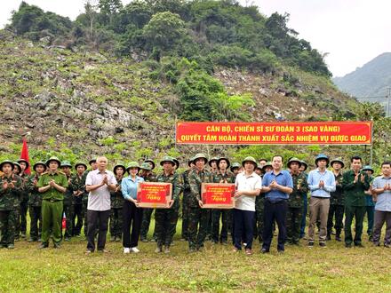 Kinh tế - Chính trị