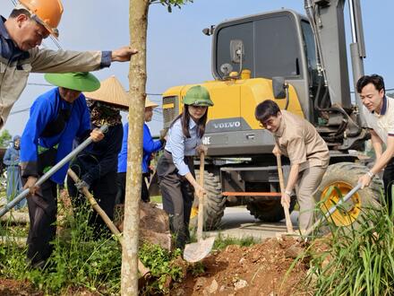 Kinh tế - Chính trị