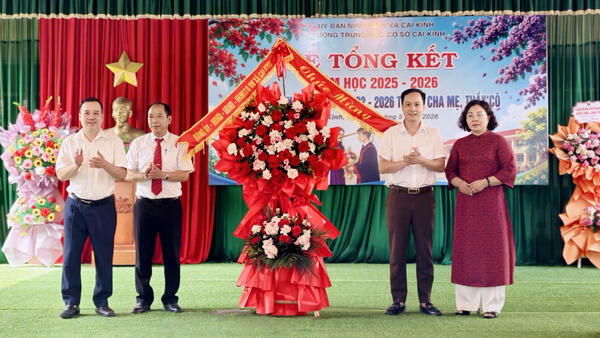 Trường THCS Cai Kinh tổng kết năm học và ký kết thực hiện mô hình đỡ đầu học sinh có hoàn cảnh khó khăn