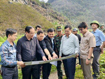 Kinh tế - Chính trị