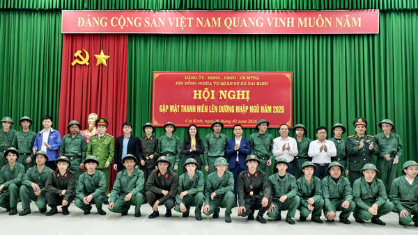 Xã Cai Kinh gặp mặt, tặng quà các thanh niên lên đường nhập ngũ năm 2026