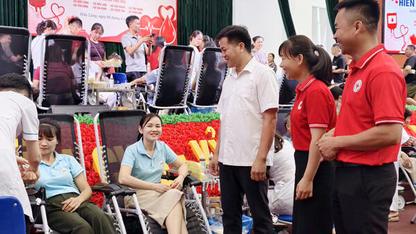 Cán bộ, công chức, viên chức, đoàn viên, hội viên và nhân dân xã Cai Kinh tích cực tham gia ngày hội hiến máu tình nguyện năm 2026