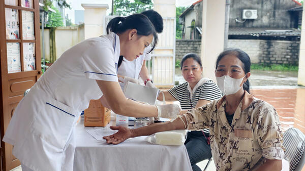Thực hiện điều tra, phân vùng dịch tễ bệnh ký sinh trùng tại xã Cai Kinh