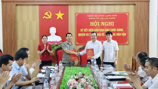 Hội nghị ký kết, bàn giao chức năng, nhiệm vụ tham mưu về công tác Dân vận