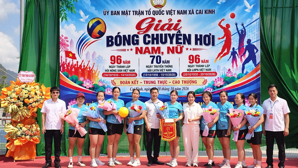 Cai Kinh: Bế mạc, trao giải bóng chuyền hơi nam, nữ chào mừng các ngày truyền thống trong tháng 10